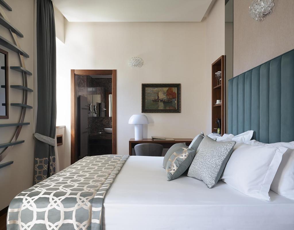 Deluxe Double Room Mountain View